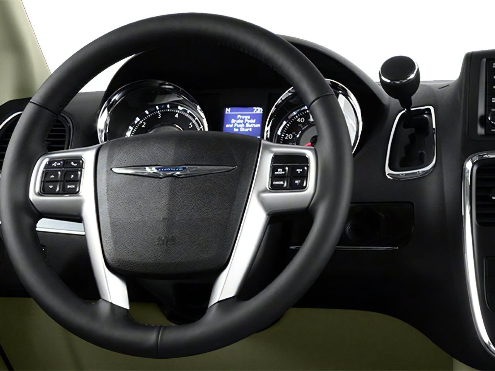 Used 2013 Chrysler Town & Country Touring FWD image 4
