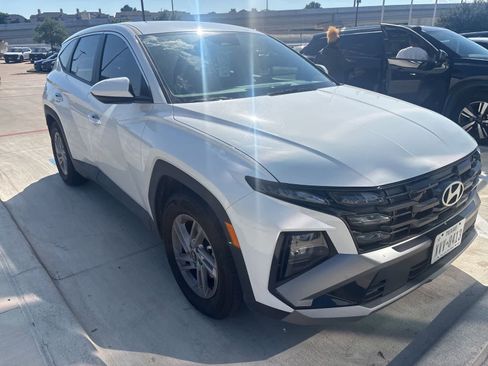 Used 2026 Hyundai Tucson SE FWD image 2