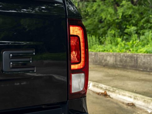 Used 2025 Honda Ridgeline Black Edition image 13