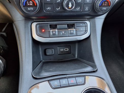 Used 2020 GMC Acadia SLE FWD image 24