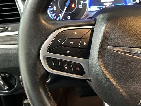 Used 2018 Chrysler 300 Touring L AWD/4WD image 28