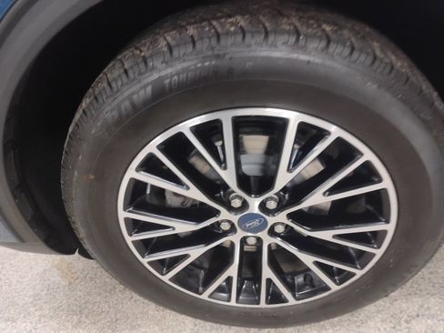 Certified 2022 Ford Escape Titanium w/ Titanium Premium Package image 11