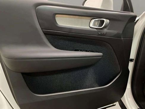 Used 2025 Volvo XC40 B5 Plus image 84