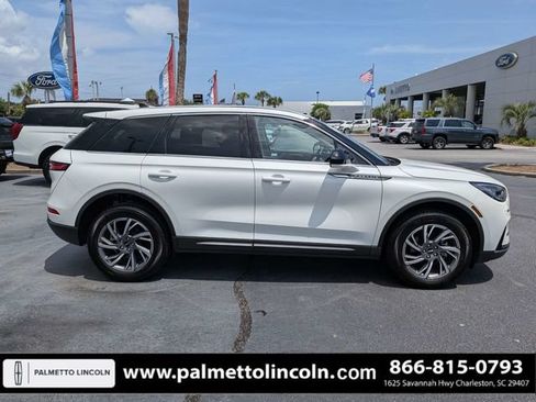 Used 2023 Lincoln Corsair FWD image 3