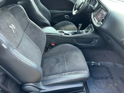 Used 2017 Dodge Challenger R/T Scat Pack w/ Leather Interior Group RWD image 15