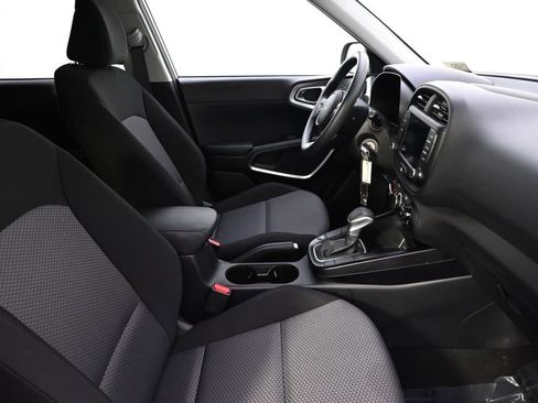 Used 2025 Kia Soul LX w/ LX Technology Package image 15