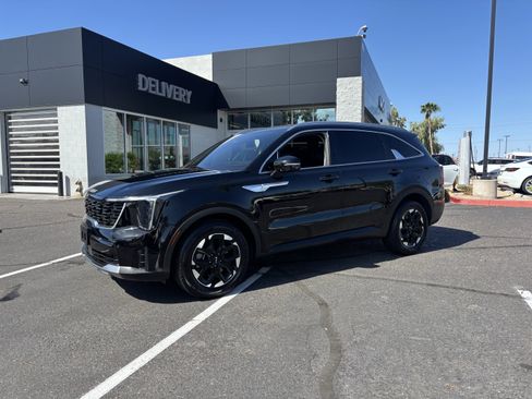 Certified 2024 Kia Sorento S FWD image 6