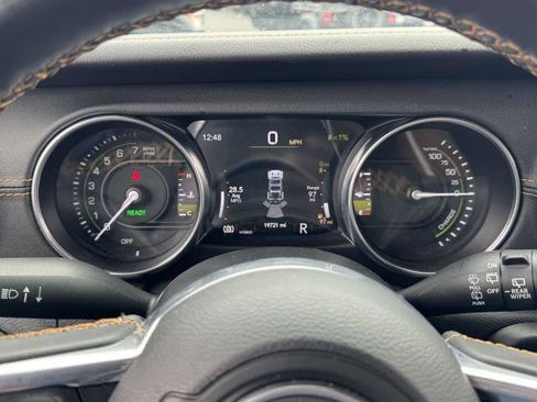 Used 2022 Jeep Wrangler Unlimited Sahara image 19