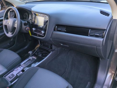 Used 2020 Mitsubishi Outlander ES image 90