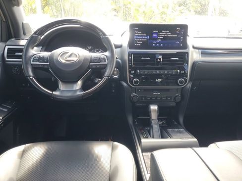 Used 2023 Lexus GX 460 Premium w/ Accessory Package image 9