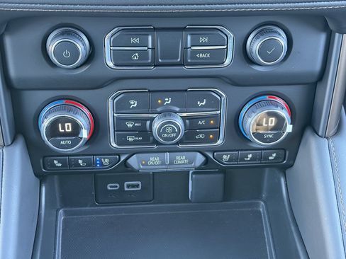 Certified 2024 Chevrolet Suburban High Country AWD/4WD image 31