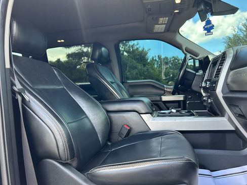 Used 2017 Ford F250 Lariat w/ Lariat Ultimate Package AWD/4WD image 11