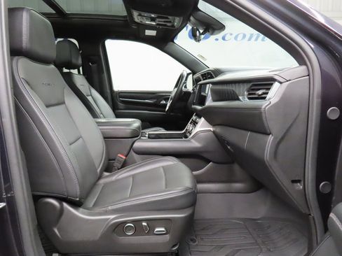 Used 2024 GMC Yukon XL Denali w/ Advanced Technology Package image 35