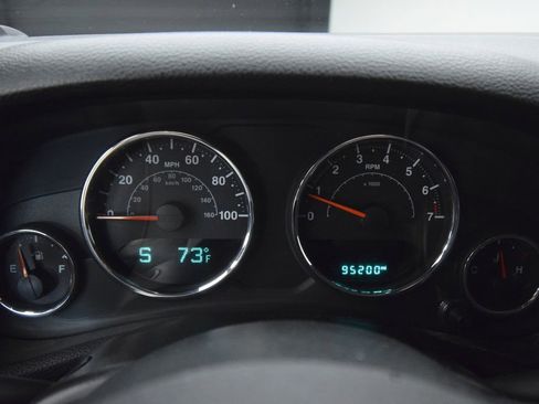 Used 2016 Jeep Wrangler Sahara w/ Connectivity Group AWD/4WD image 18