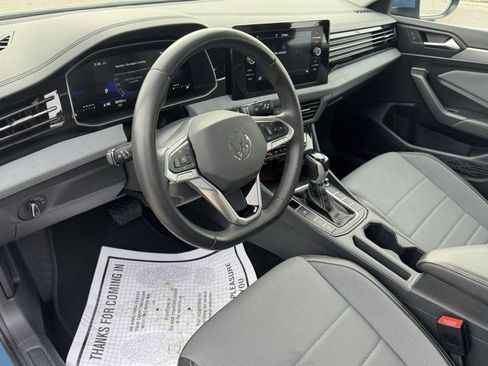 Used 2025 Volkswagen Jetta SE image 12