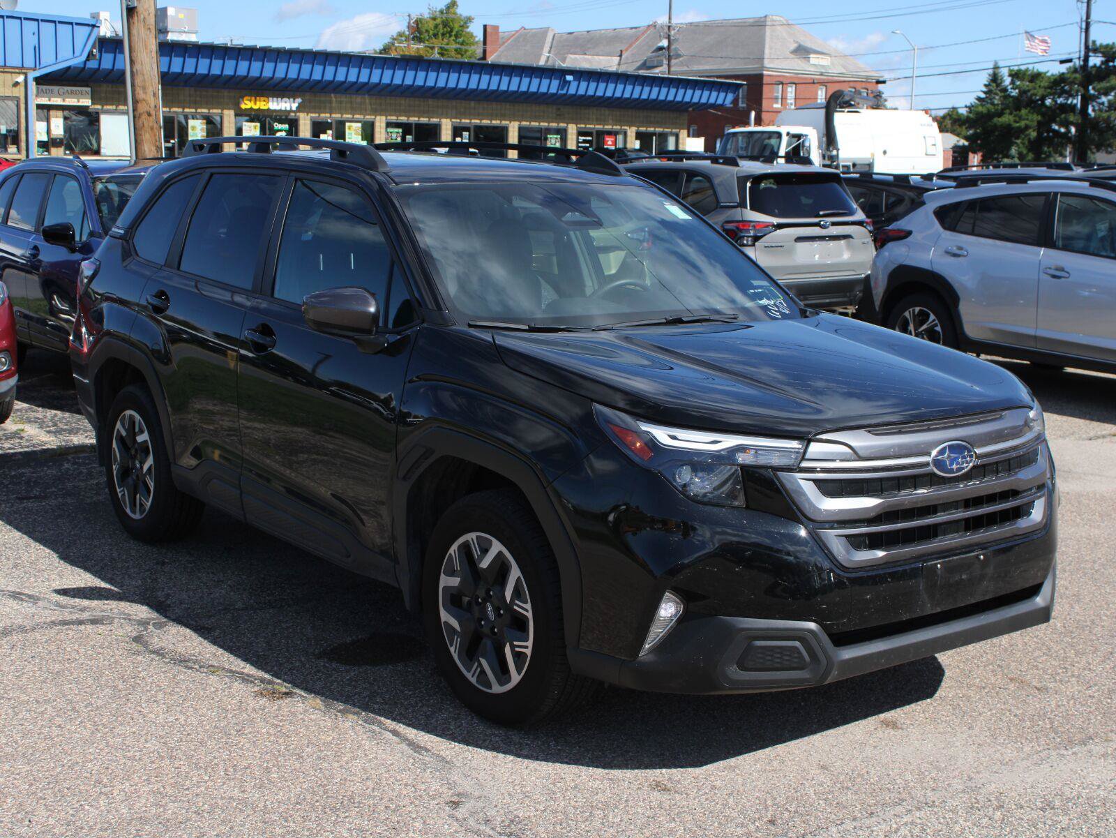 Used 2025 Subaru Forester Premium AWD/4WD image 3