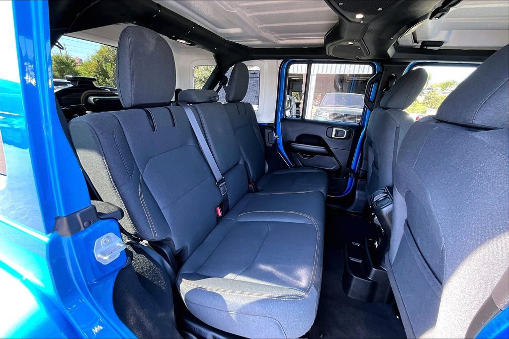 Used 2024 Jeep Wrangler Unlimited Sahara AWD/4WD image 27