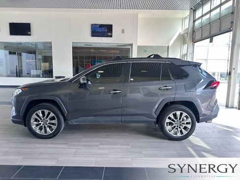 Used 2019 Toyota RAV4 Limited FWD image 11