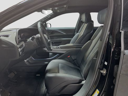 Used 2025 Cadillac Lyriq Sport AWD/4WD image 21