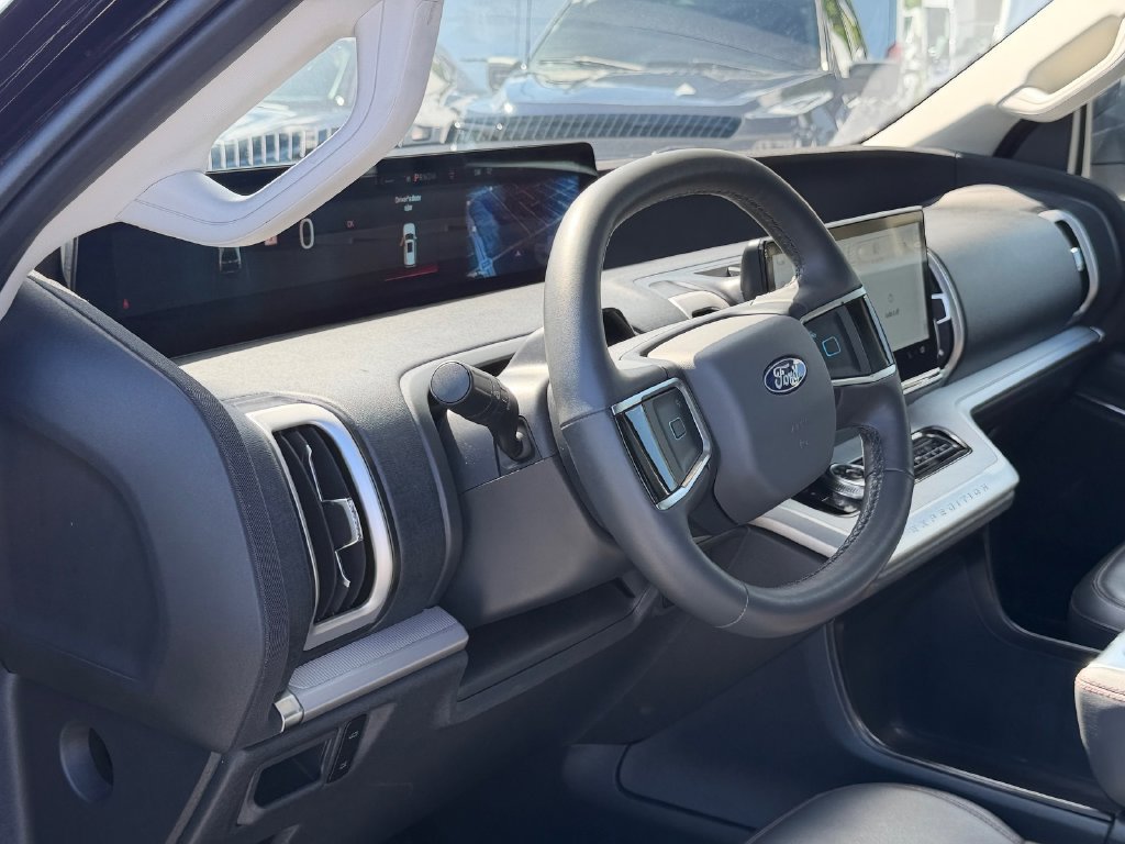 Used 2025 Ford Expedition Active RWD image 12