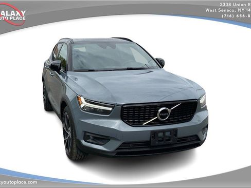 Used 2022 Volvo XC40 T5 R-Design w/ Climate Package AWD/4WD image 3