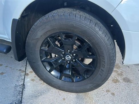 Used 2021 Nissan Frontier SV w/ Midnight Edition Floor Mats image 3