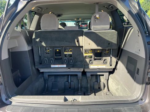 Used 2017 Toyota Sienna LE AWD/4WD image 10