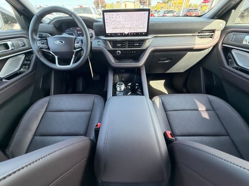 New 2026 Ford Explorer Platinum AWD/4WD image 18
