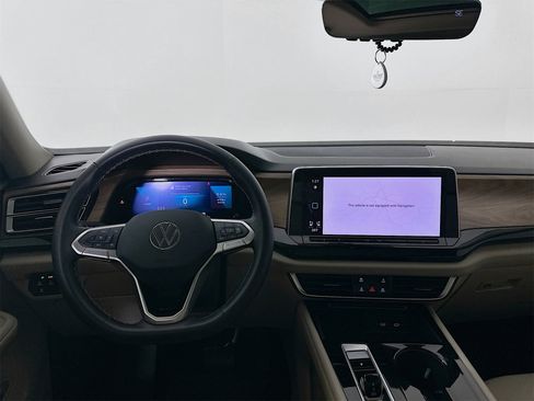 Used 2024 Volkswagen Atlas SE image 24