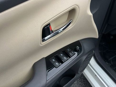 Used 2016 Toyota Prius Two image 11