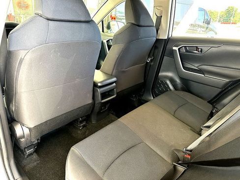 Used 2021 Toyota RAV4 LE FWD image 18