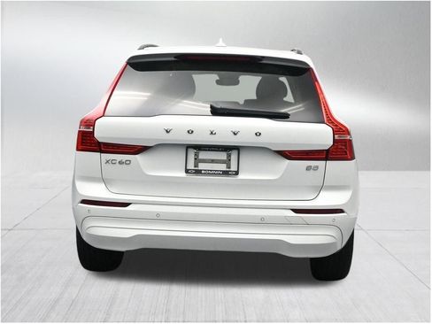 Used 2022 Volvo XC60 B5 Momentum FWD image 4