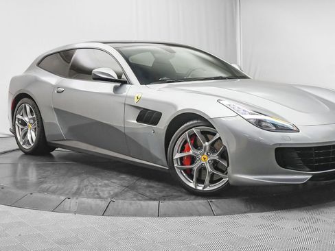 Used 2018 Ferrari GTC4Lusso T image 2