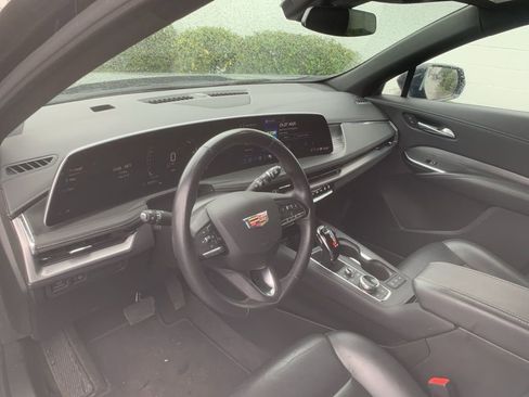 Used 2024 Cadillac XT4 Premium Luxury image 12