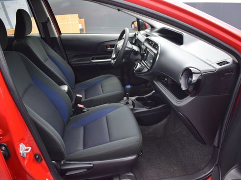 Used 2018 Toyota Prius C Two FWD image 10
