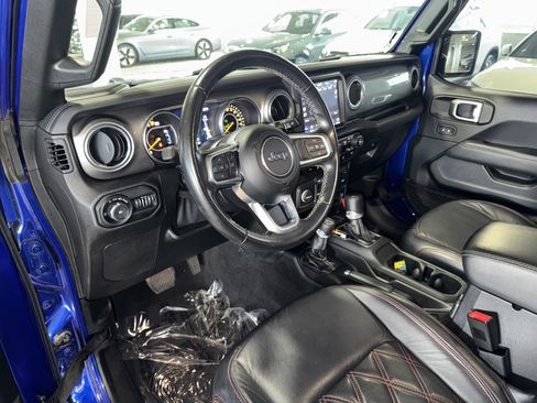 Used 2020 Jeep Wrangler Unlimited Sahara w/ Uconnect 4C Nav & Sound Group AWD/4WD image 19
