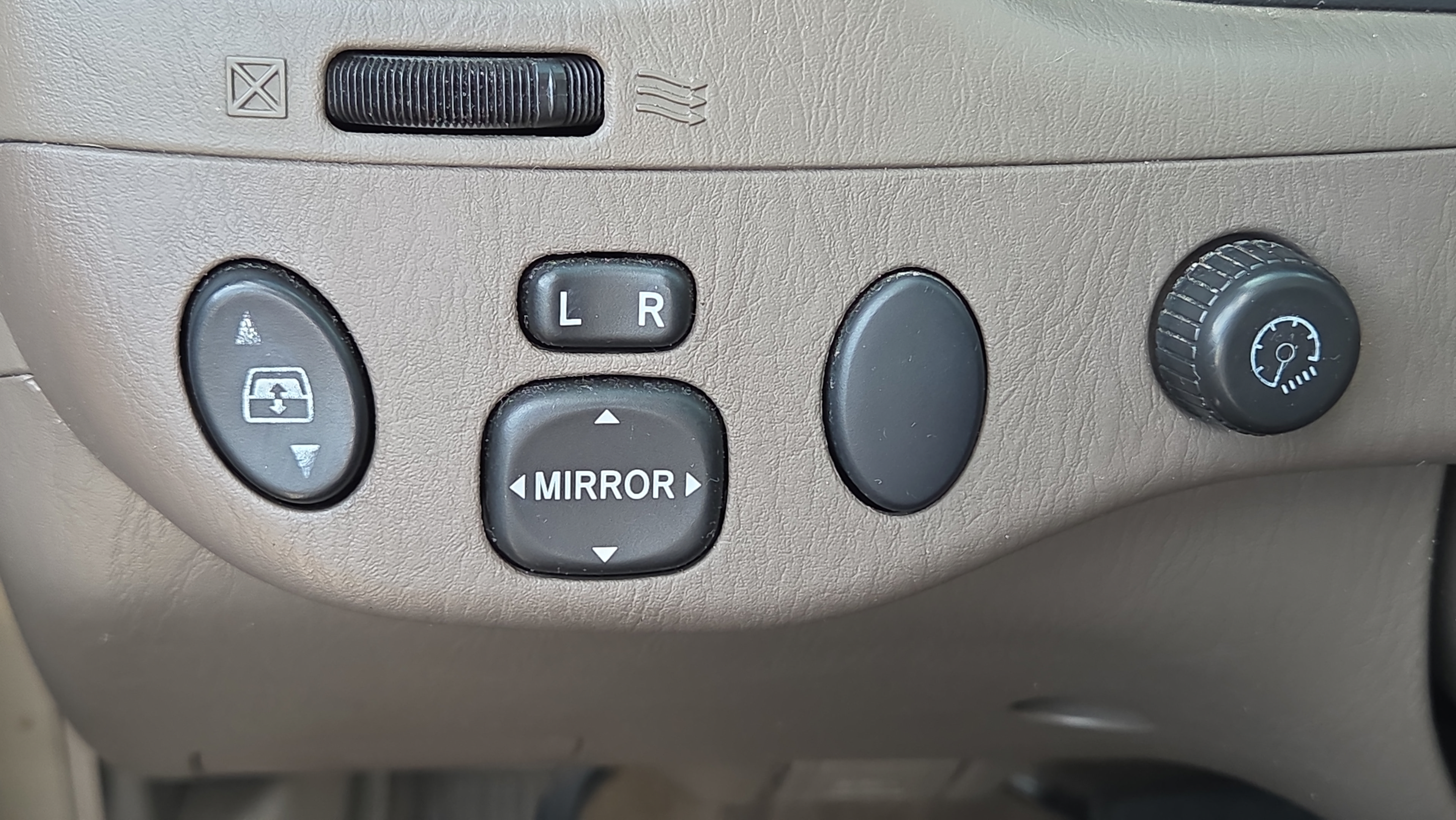 Used 2005 Toyota Tundra Limited AWD/4WD image 28