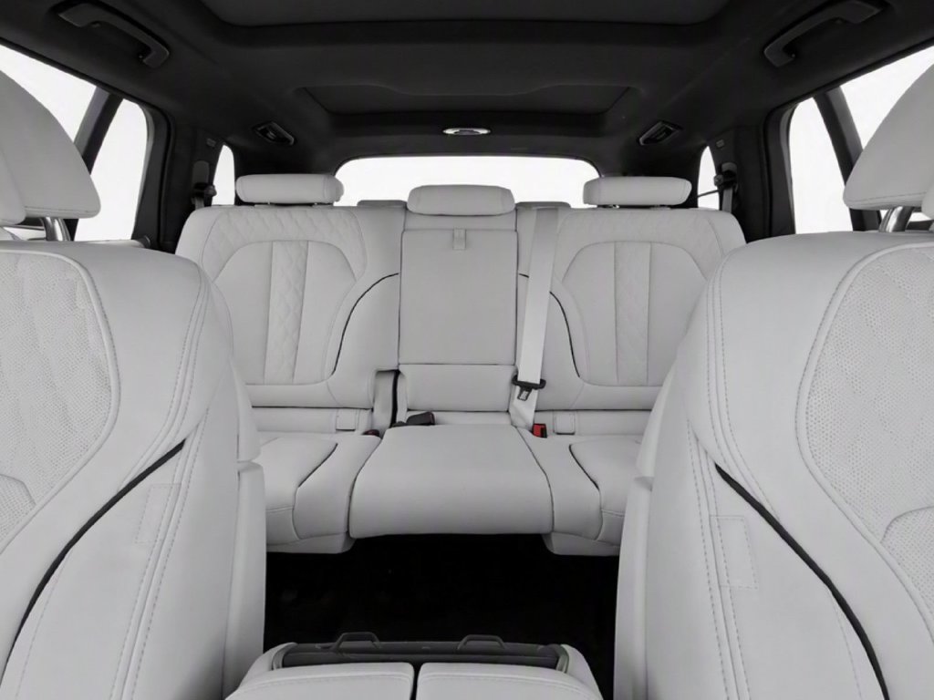 Used 2027 BMW X7 M60i AWD/4WD image 31