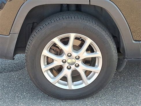 Used 2015 Jeep Cherokee Latitude w/ Cold Weather Group image 25