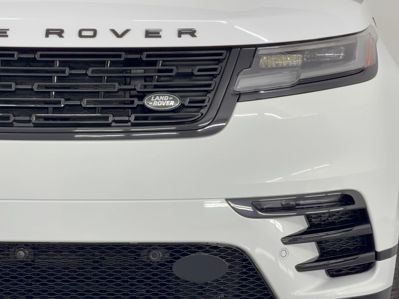 Certified 2026 Land Rover Range Rover Velar Dynamic SE AWD/4WD image 12