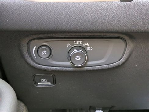 Used 2023 GMC Terrain SLE w/ Driver Convenience Package image 26