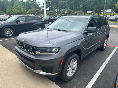 Used 2022 Jeep Grand Cherokee L Laredo w/ Luxury Tech Group I AWD/4WD image 2