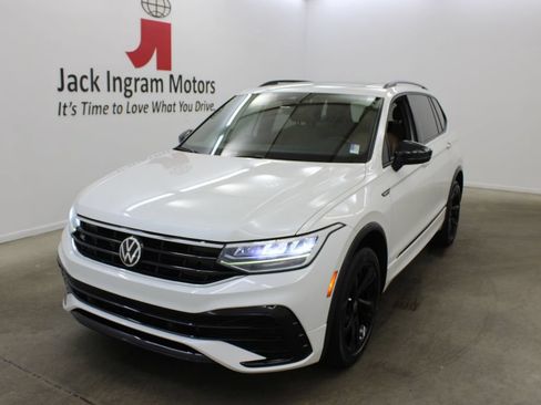Used 2023 Volkswagen Tiguan SE R-Line FWD image 2