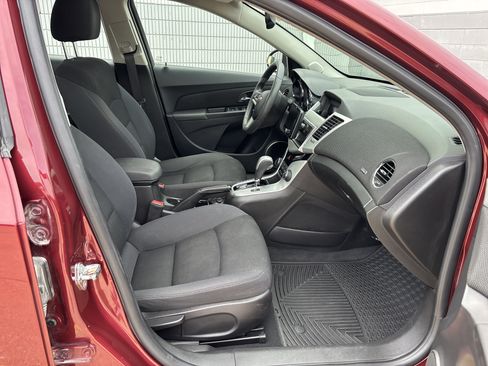 Used 2016 Chevrolet Cruze LT w/ Sun And Sound Package FWD image 4
