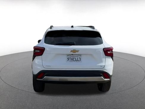 Used 2025 Chevrolet Trax LT image 12