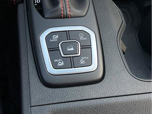 New 2026 Nissan Frontier PRO-4X w/ Tow Package AWD/4WD image 17