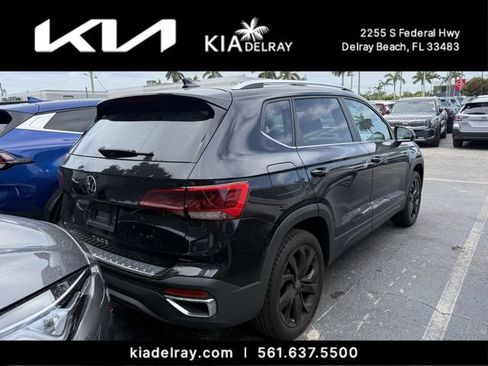 Used 2023 Volkswagen Taos SE w/ Panoramic Sunroof Package FWD image 7
