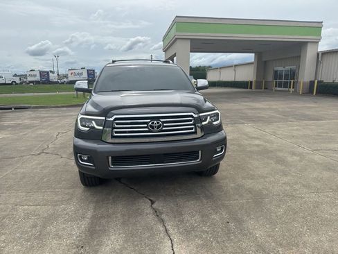 Used 2020 Toyota Sequoia Platinum AWD/4WD image 3