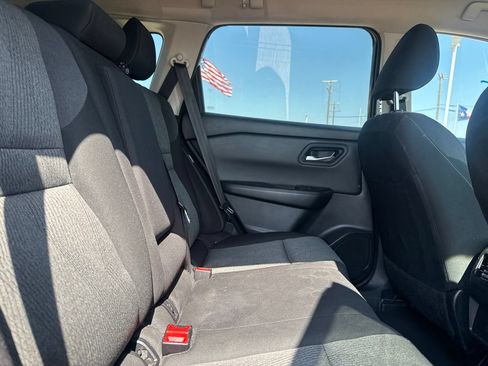 Certified 2025 Nissan Rogue SV FWD image 33