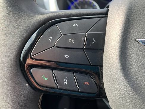 Used 2025 Chrysler Pacifica Limited FWD image 24